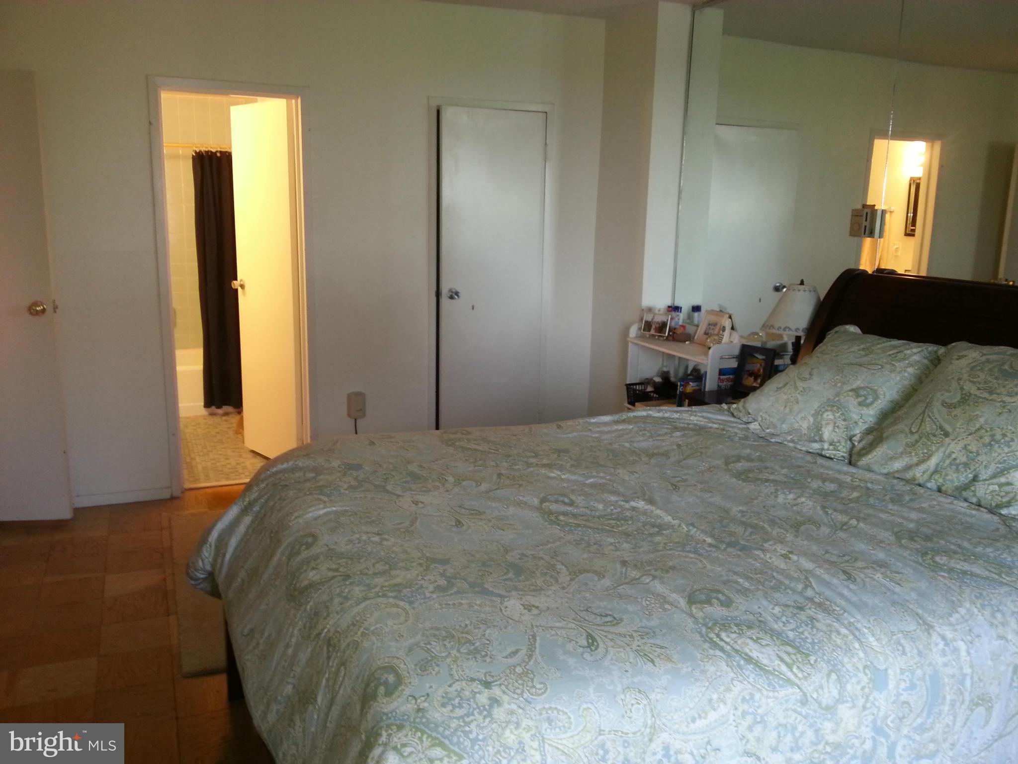 HYDE PARK - Residential Lease