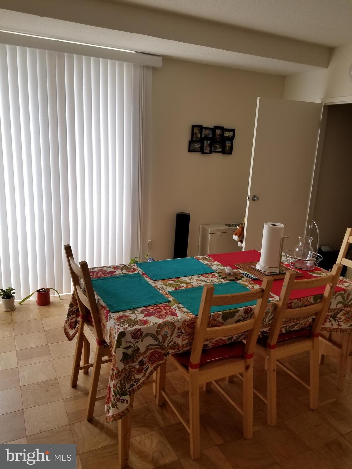 HYDE PARK - Residential Lease