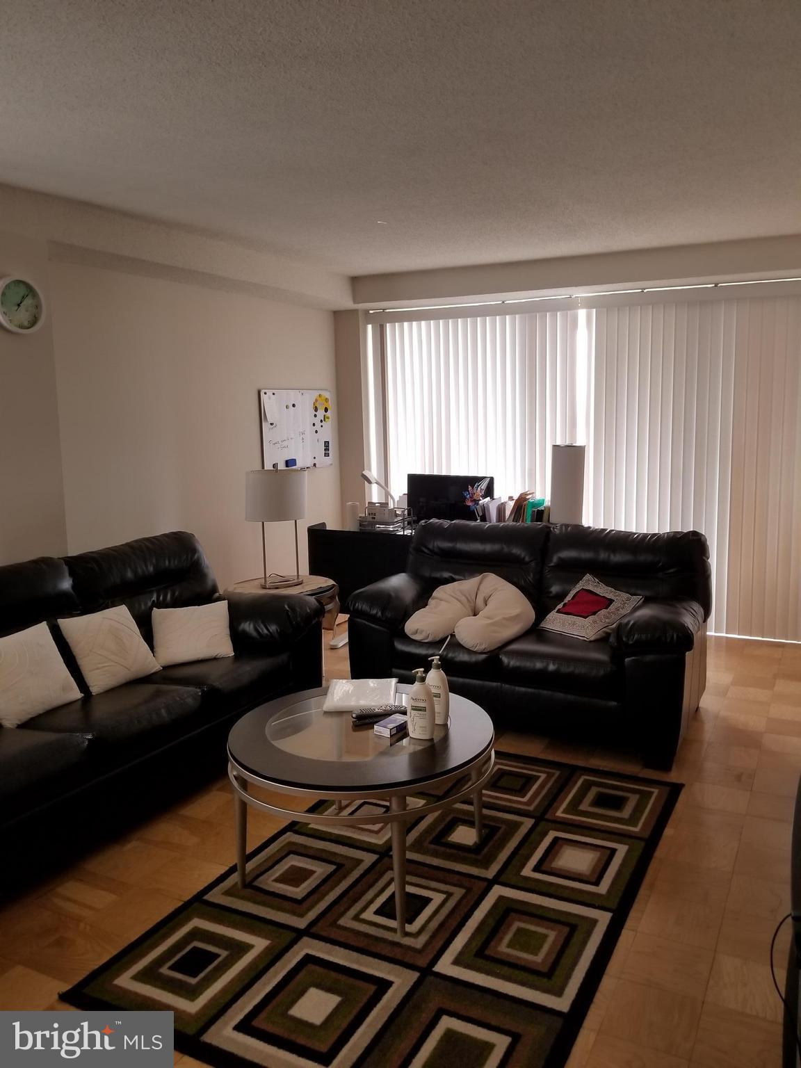 HYDE PARK - Residential Lease