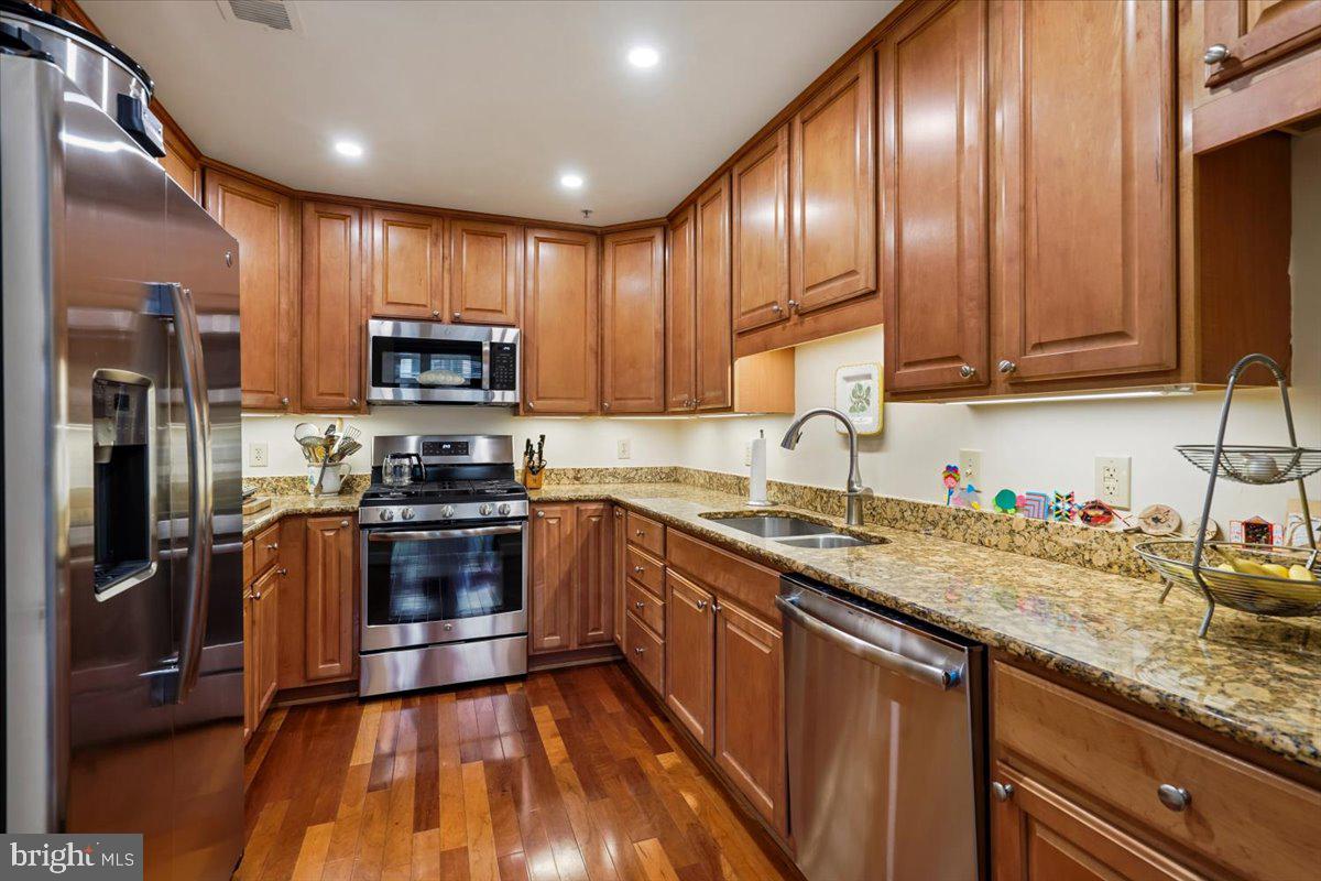 BROADWAY CONDOMINIUM - Residential