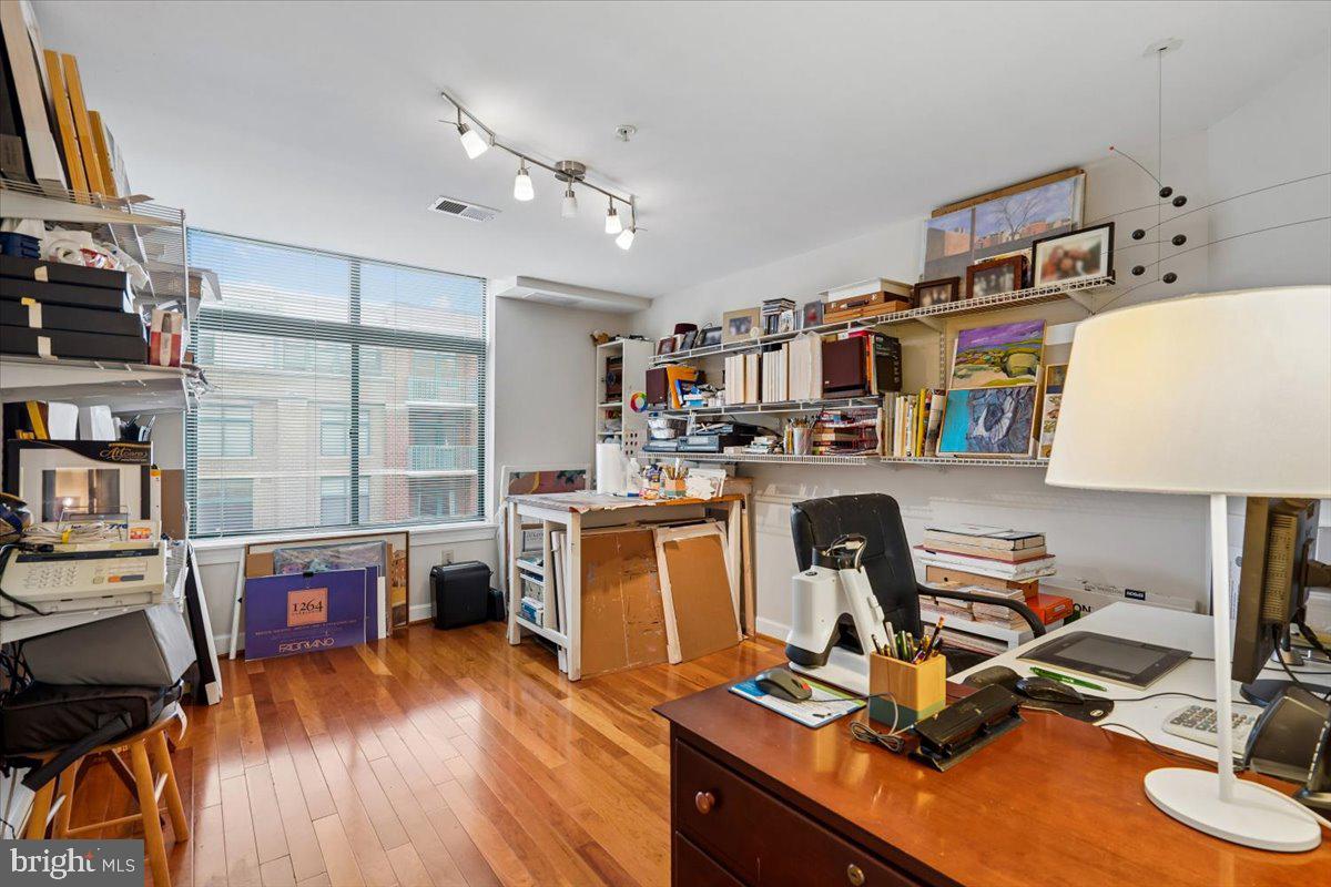 BROADWAY CONDOMINIUM - Residential