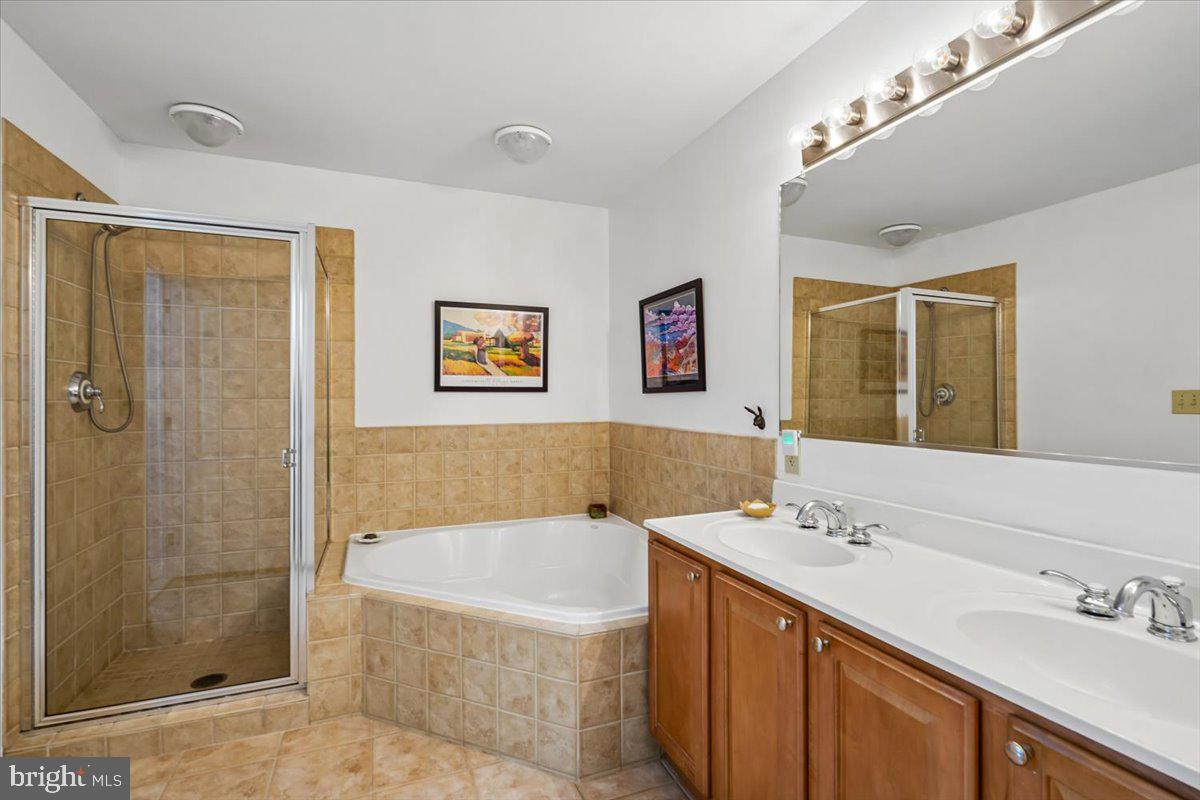 BROADWAY CONDOMINIUM - Residential