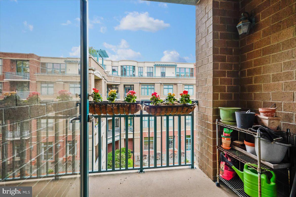 BROADWAY CONDOMINIUM - Residential