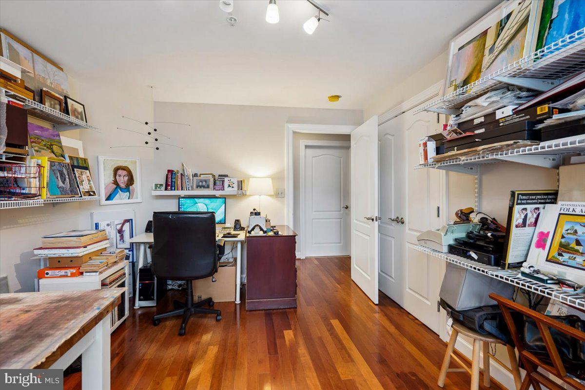 BROADWAY CONDOMINIUM - Residential