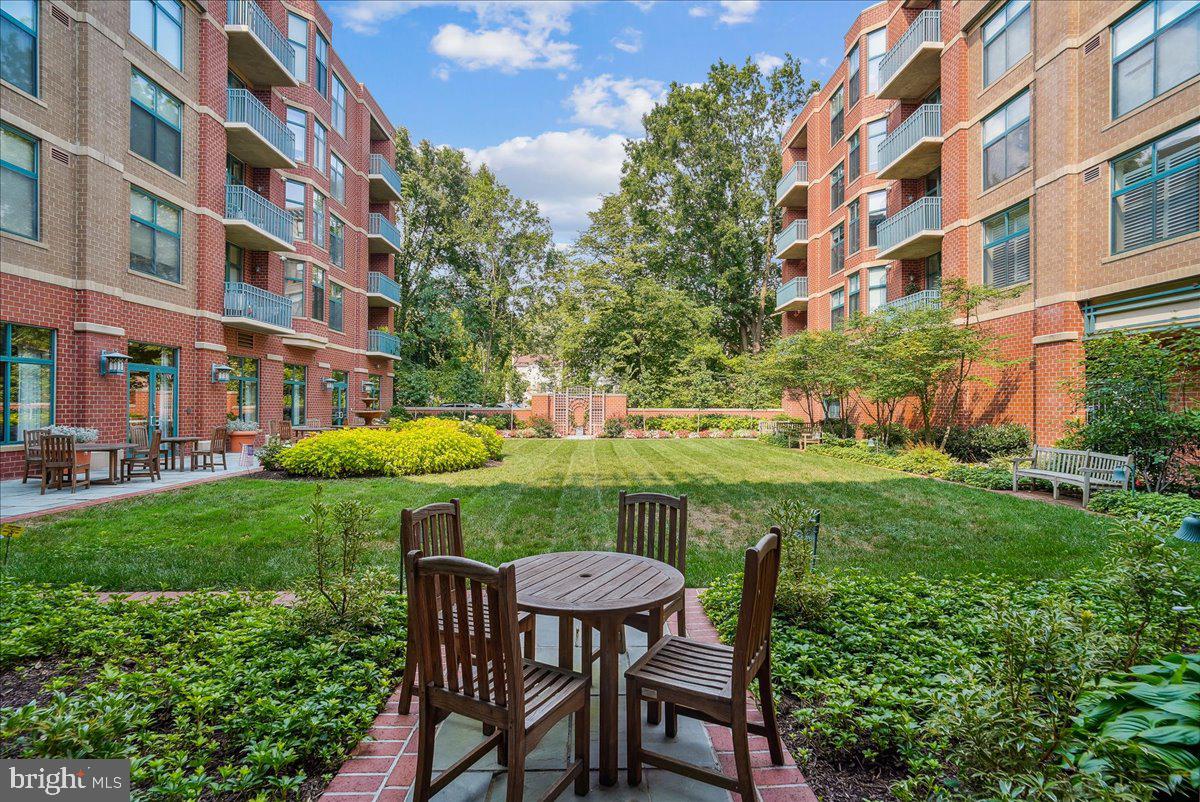 BROADWAY CONDOMINIUM - Residential