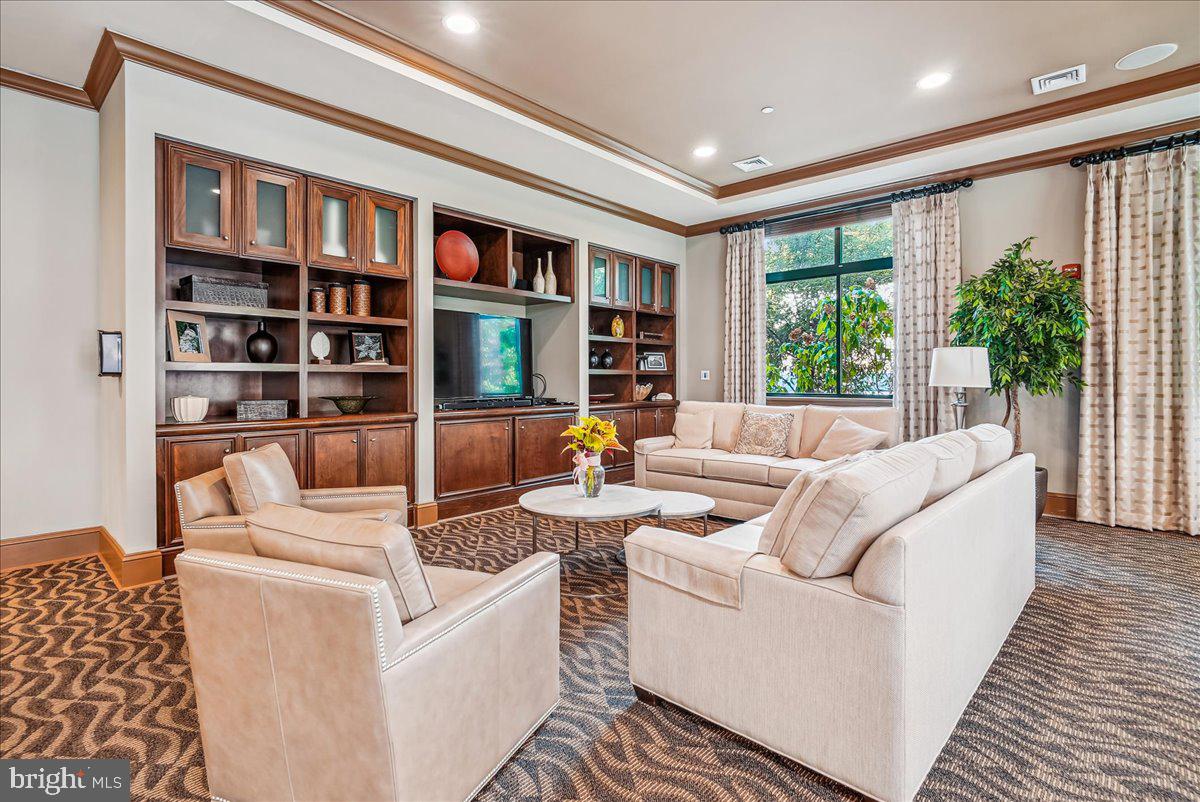 BROADWAY CONDOMINIUM - Residential