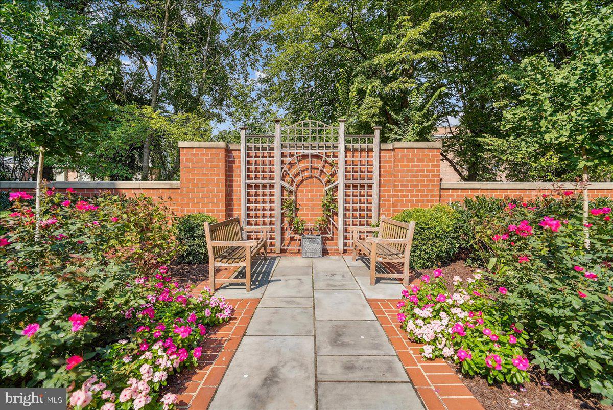 BROADWAY CONDOMINIUM - Residential