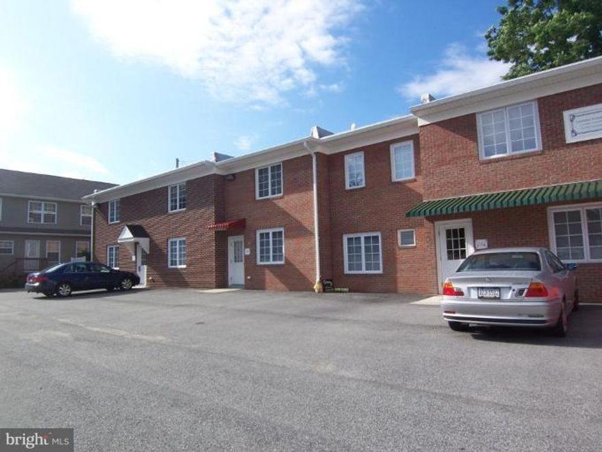 Very nice 1 bedroom 1 bath apartment in downtown Leonardtown. Rent includes water, sewer trash and all outside maintance. Walking distance to everything.Excellant credit is a must.Washer and dryer are included.

The cost to apply is $75 per applicant. To apply, please use the following link: https://listing2leasing.com/q.php?q=22756-lawrence-ave4-leonardtown-md-20650-3s2fje