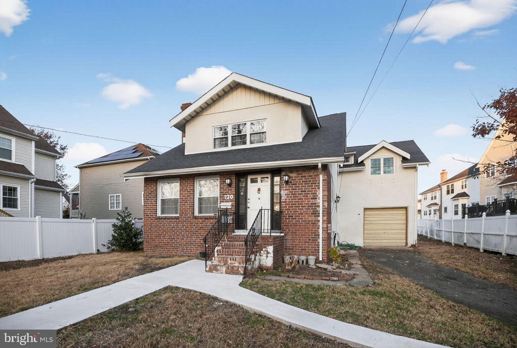 Photo of 720 Kedron Ave, MORTON, PA 19070 (MLS # PADE2104486)