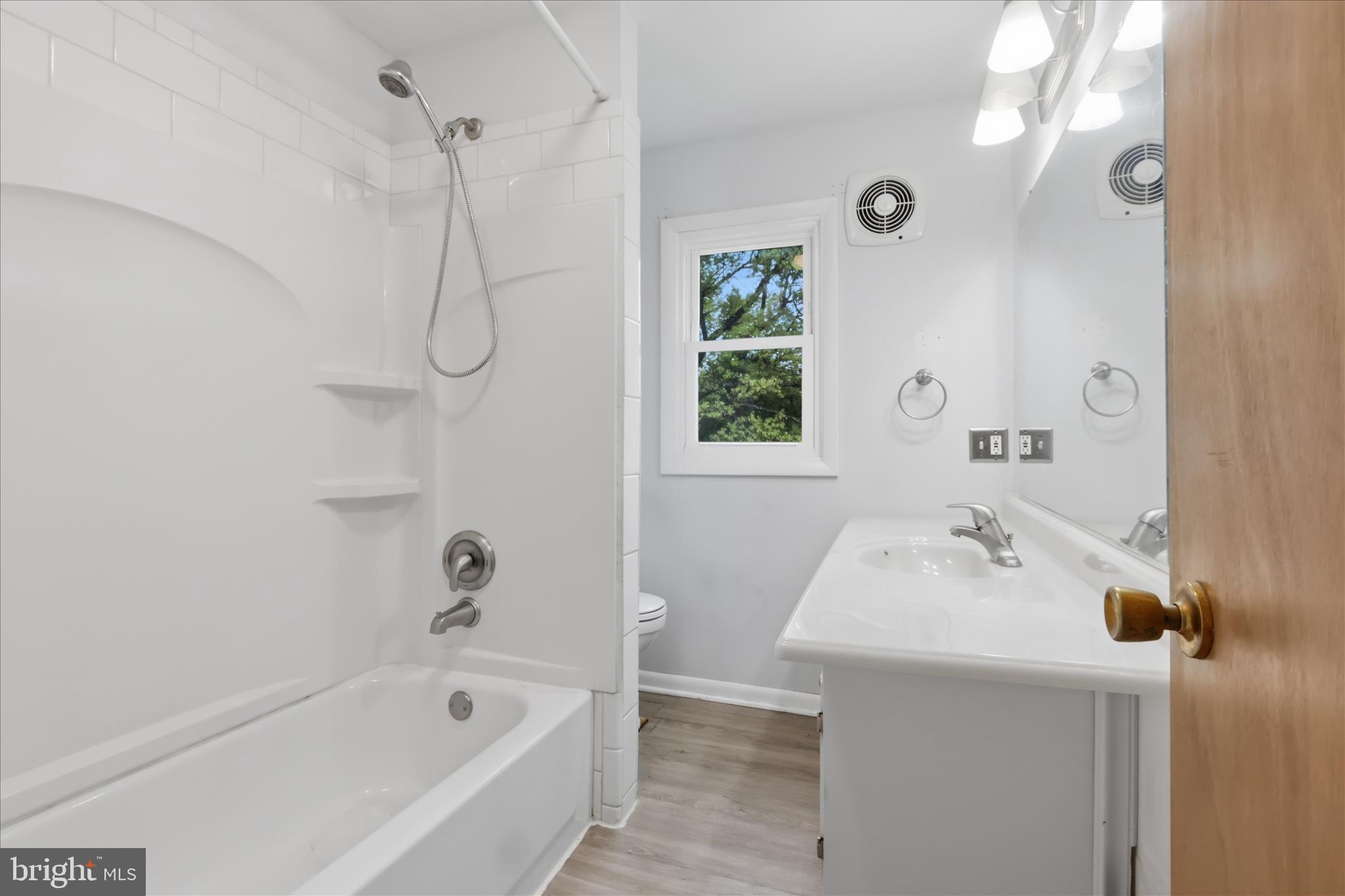 WISPERREN OAKS - Residential