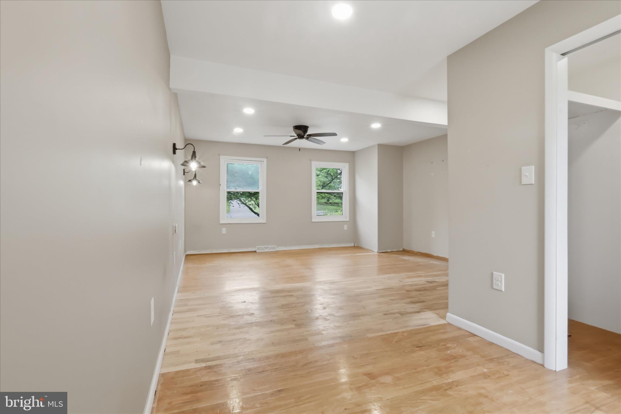 WISPERREN OAKS - Residential