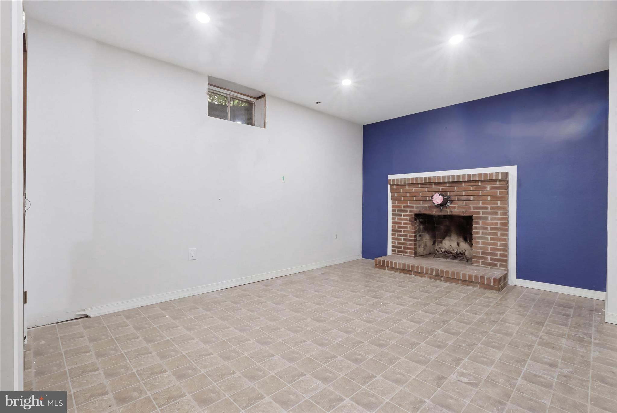 WISPERREN OAKS - Residential