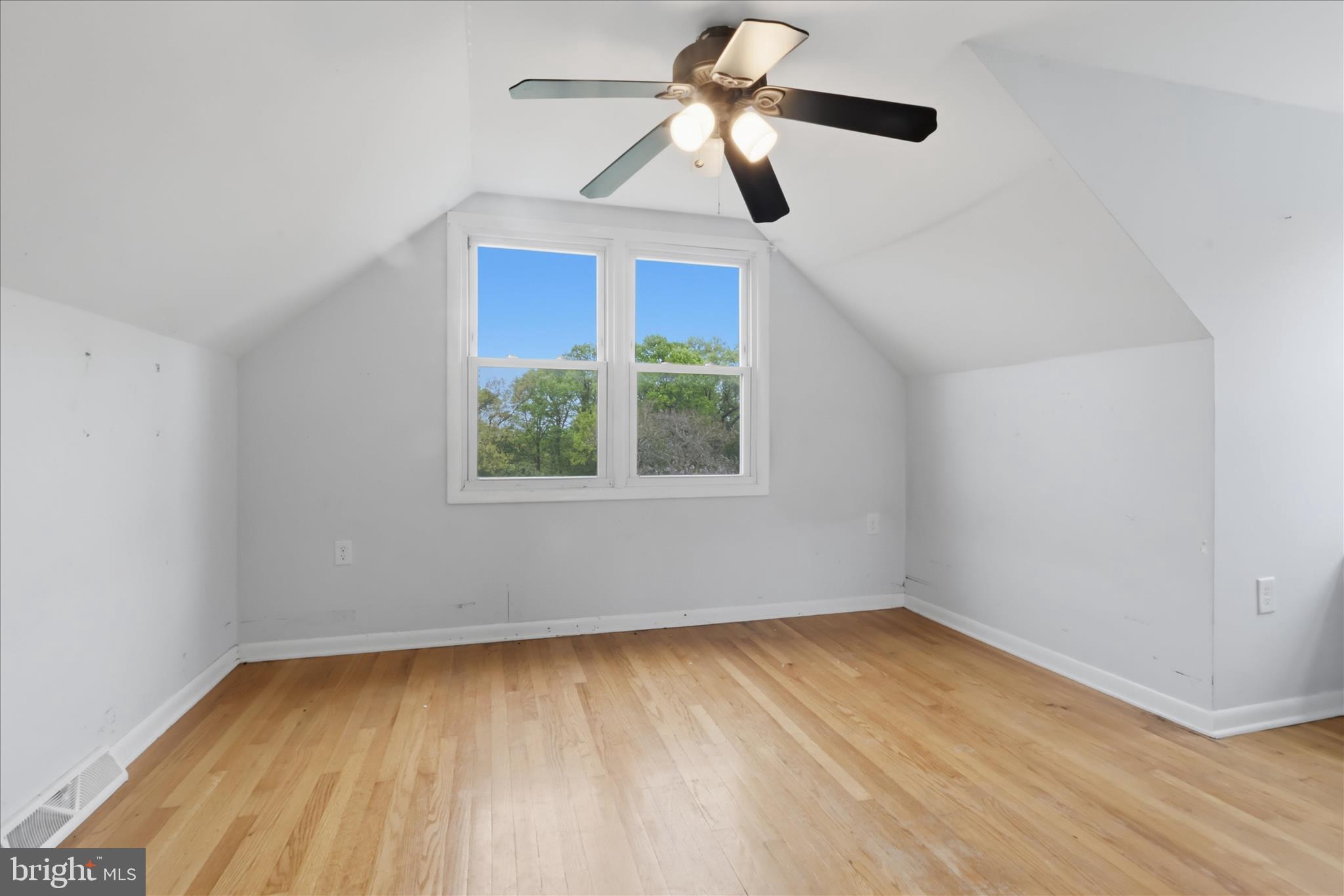 WISPERREN OAKS - Residential