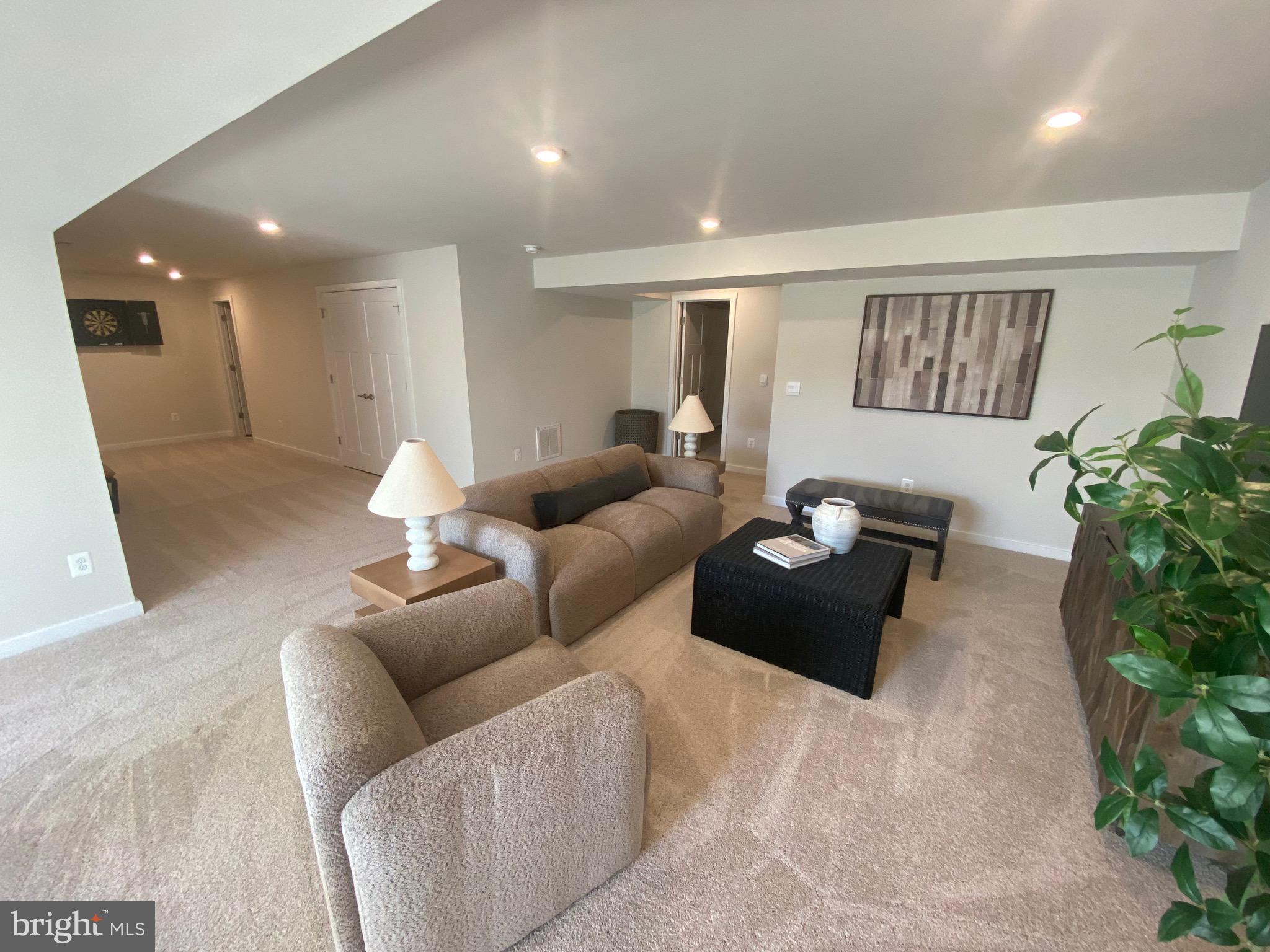 HUNTWELL WEST - Residential