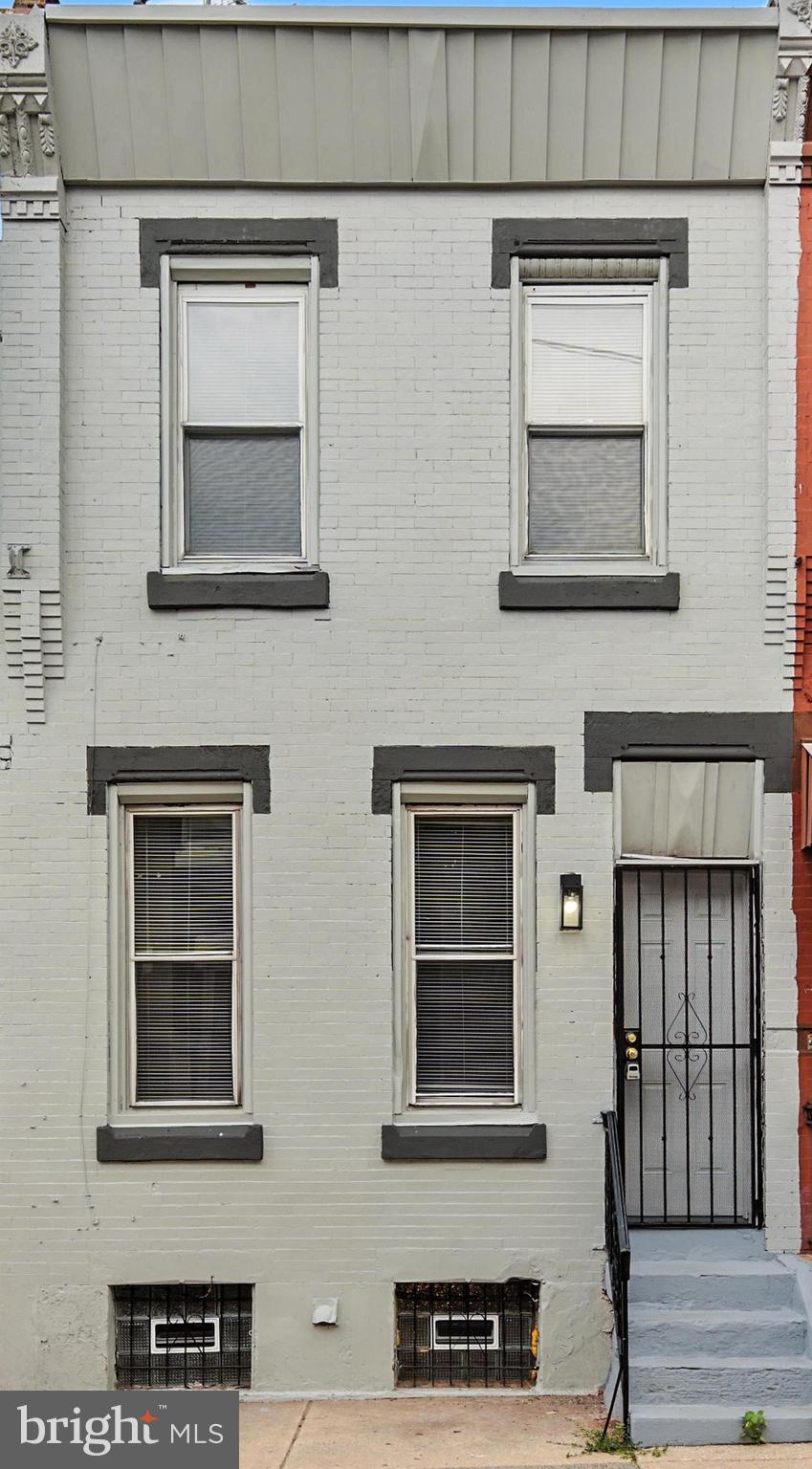 Experience modern comfort in the Strawberry Mansion neighborhood of Philadelphia. This beautifully renovated property blends timeless charm with contemporary upgrades, offering a fresh start in a vibrant neighborhood renowned for its sense of community and urban convenience.
Get extra value with a discounted security deposit and move-in costs, plus cash back rewards for tenants!