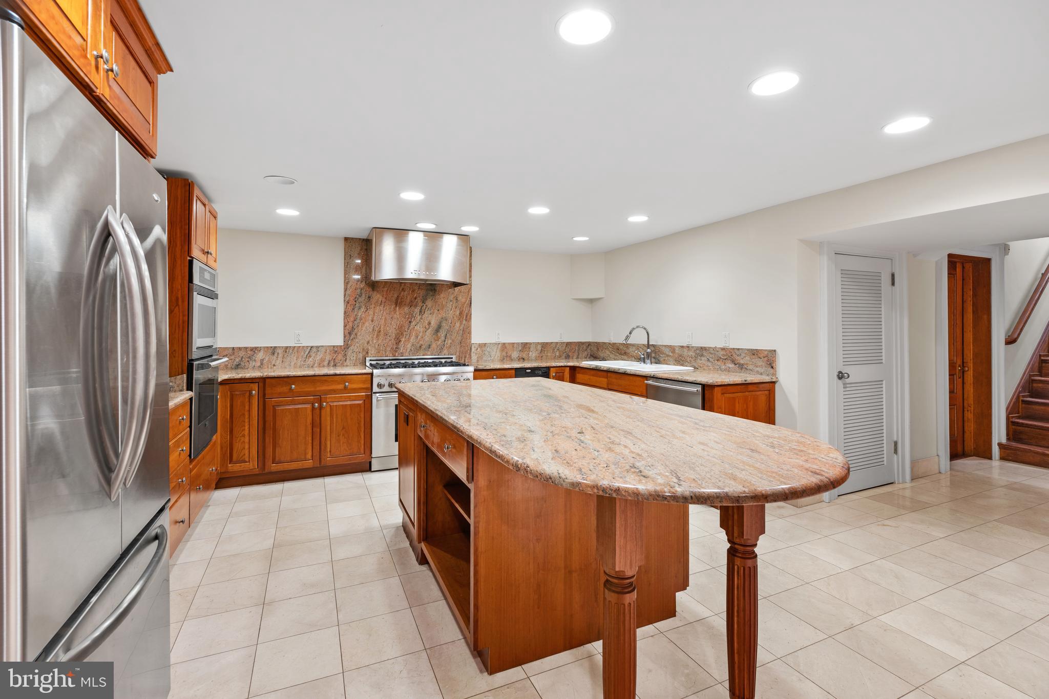 2201 GREEN STREET 05 1L