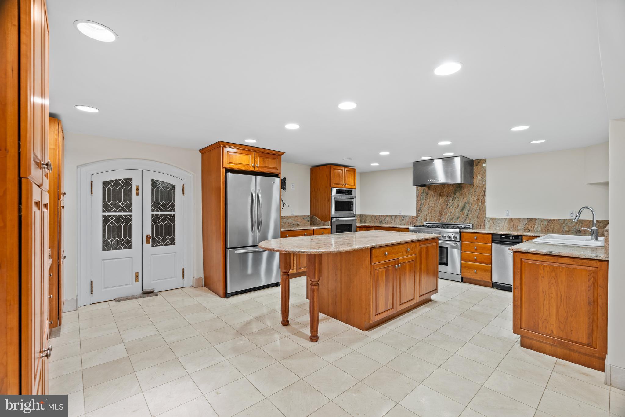 2201 GREEN STREET 05 1L