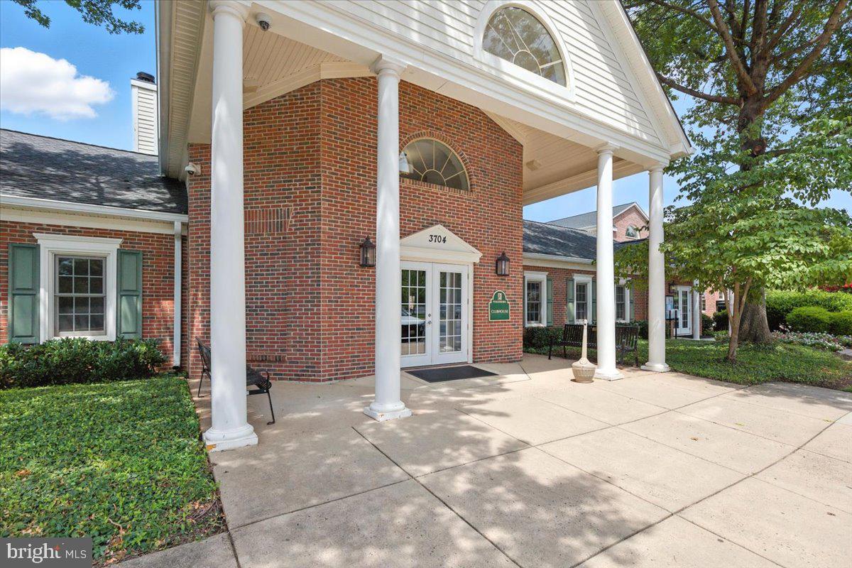 PENDERBROOK SQUARE CONDOMINIUMS - Residential