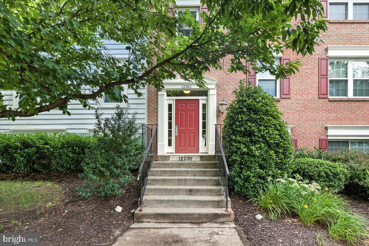 PENDERBROOK SQUARE CONDOMINIUMS - Residential