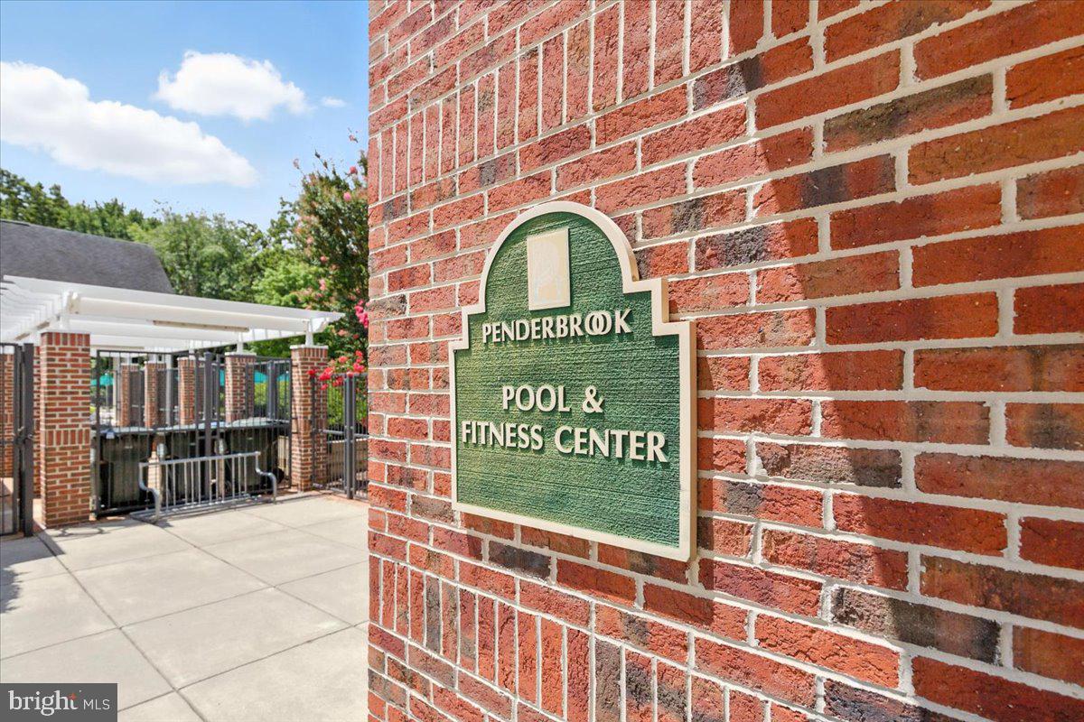 PENDERBROOK SQUARE CONDOMINIUMS - Residential