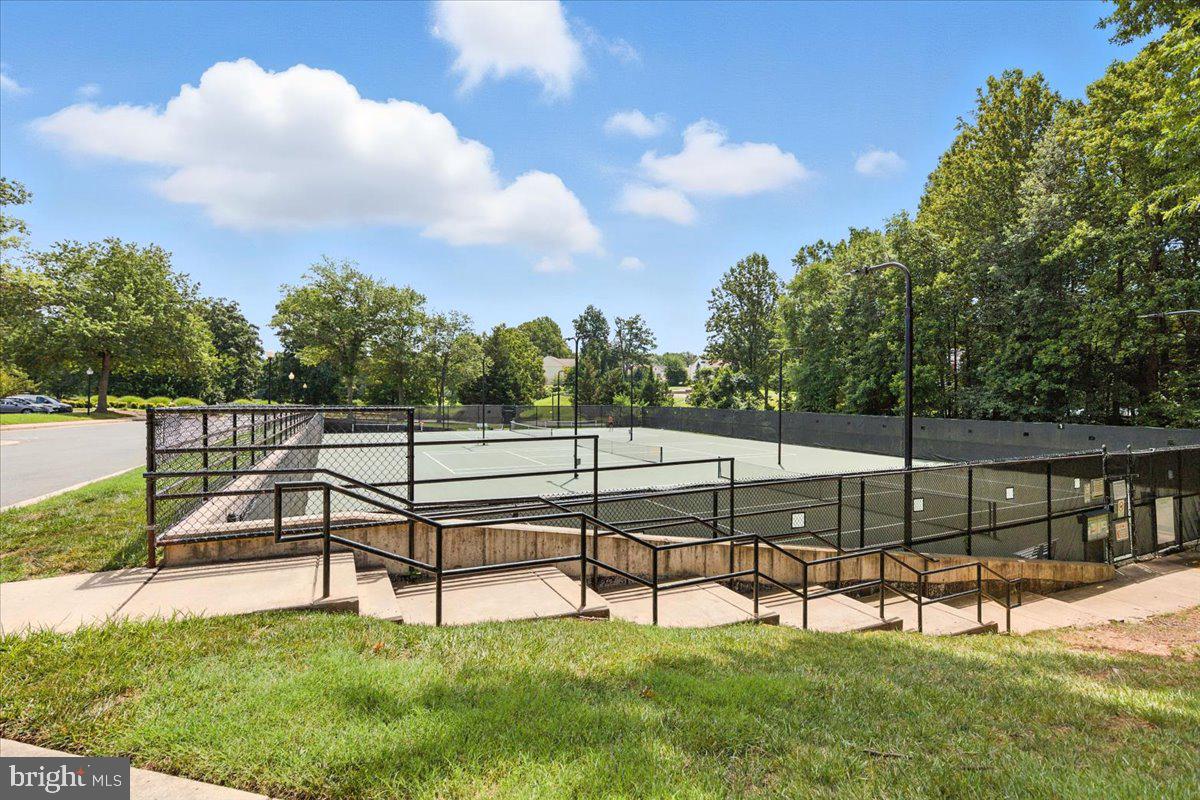 PENDERBROOK SQUARE CONDOMINIUMS - Residential