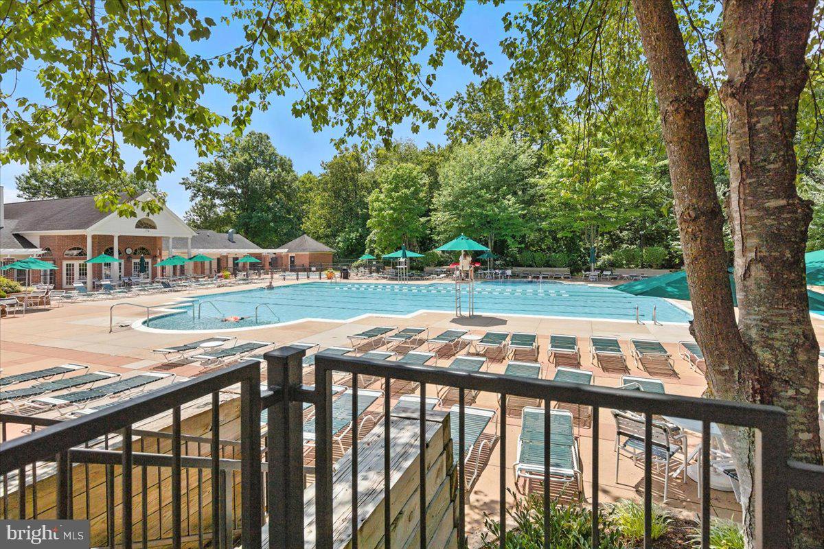 PENDERBROOK SQUARE CONDOMINIUMS - Residential