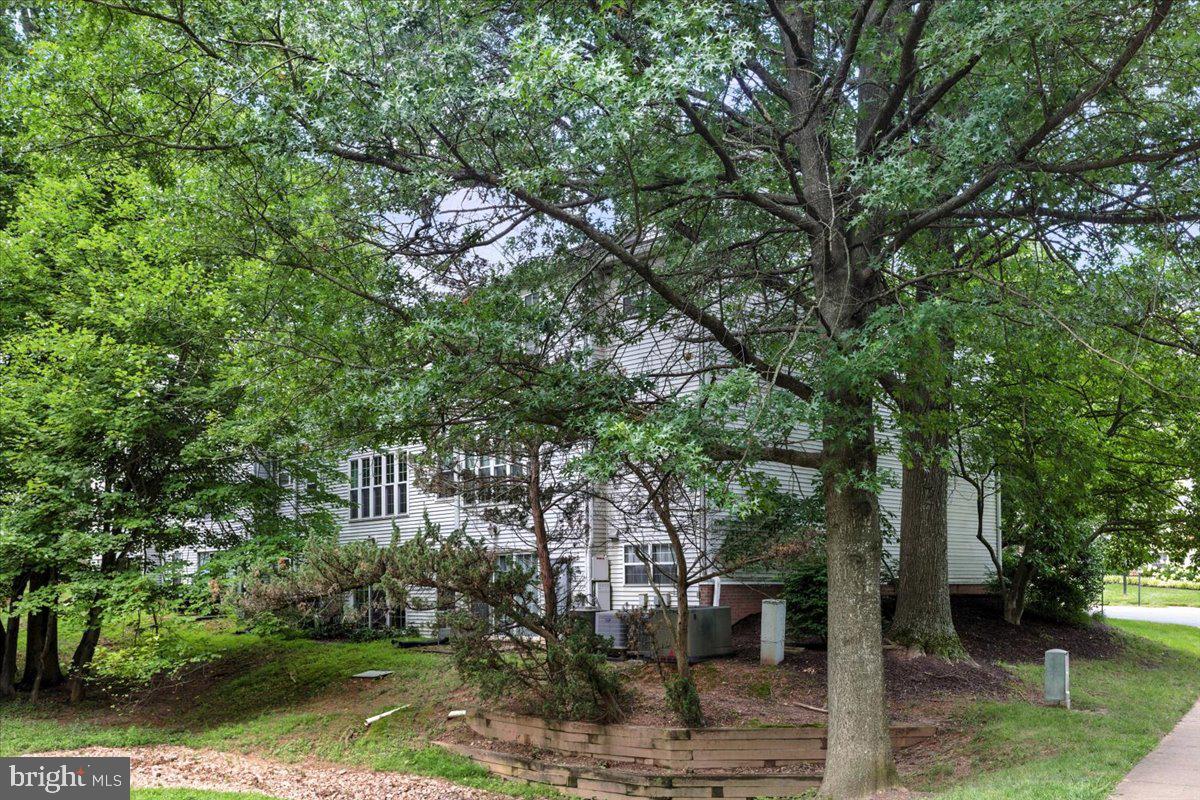 PENDERBROOK SQUARE CONDOMINIUMS - Residential