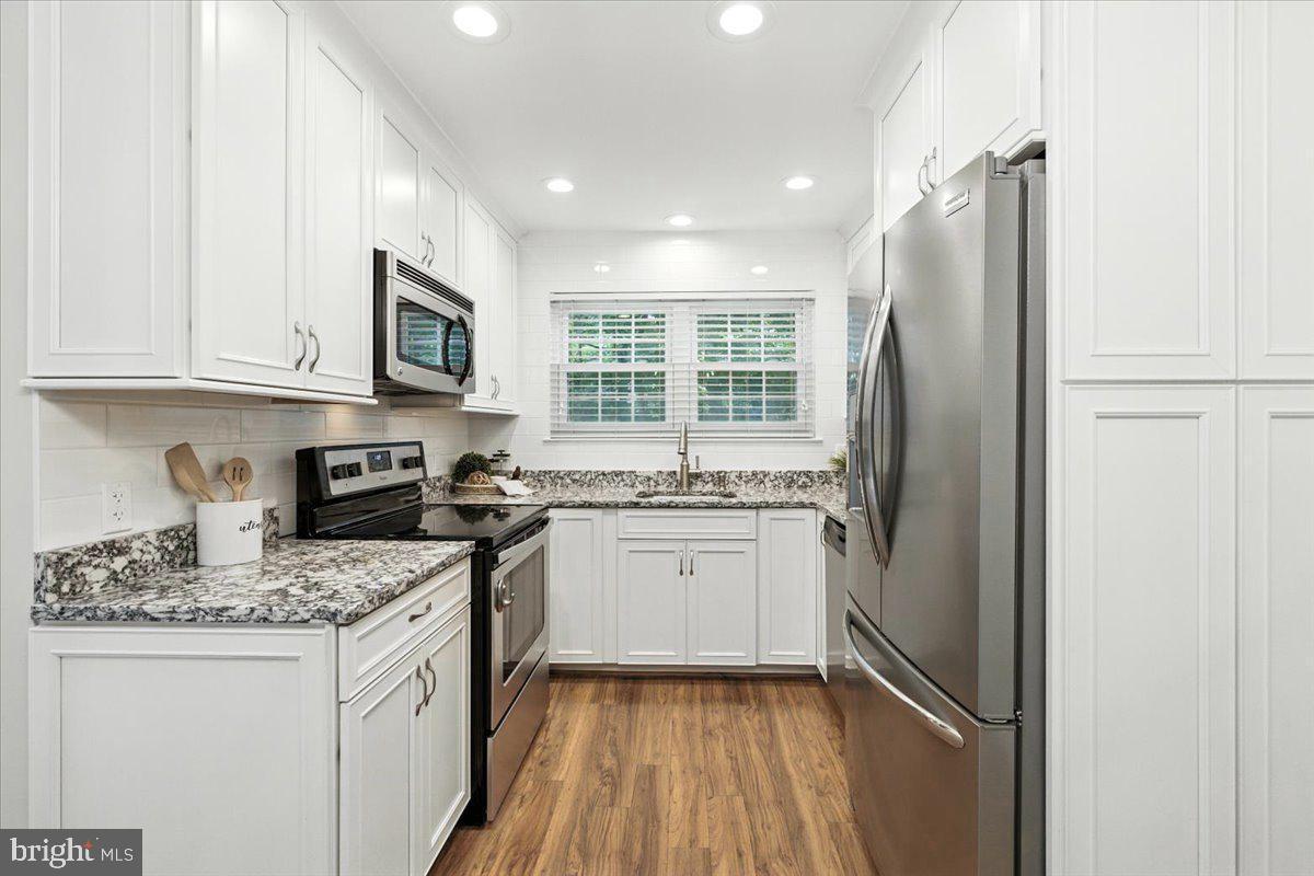 PENDERBROOK SQUARE CONDOMINIUMS - Residential