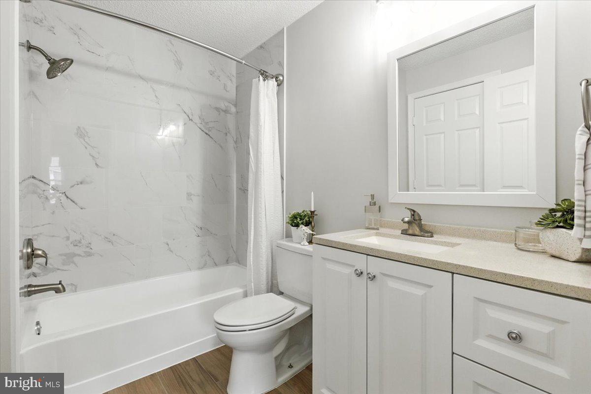 PENDERBROOK SQUARE CONDOMINIUMS - Residential