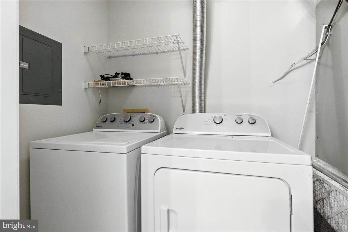 PENDERBROOK SQUARE CONDOMINIUMS - Residential