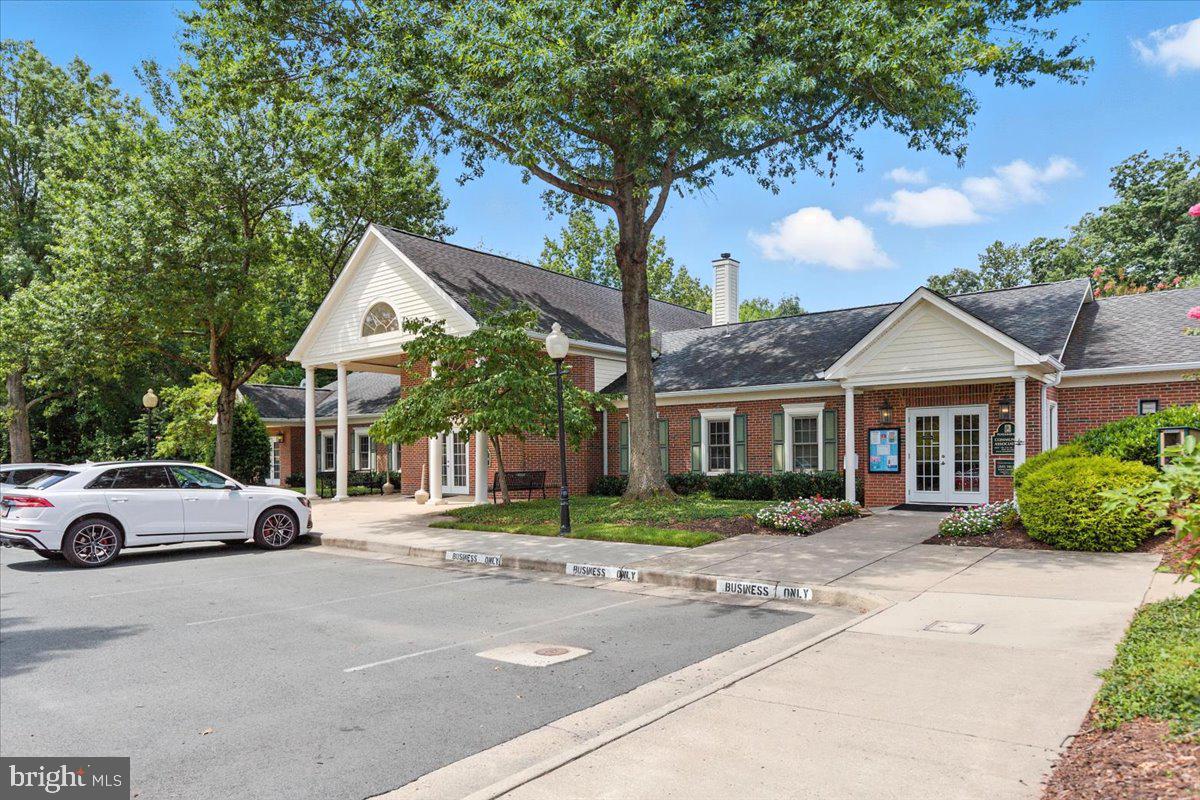 PENDERBROOK SQUARE CONDOMINIUMS - Residential