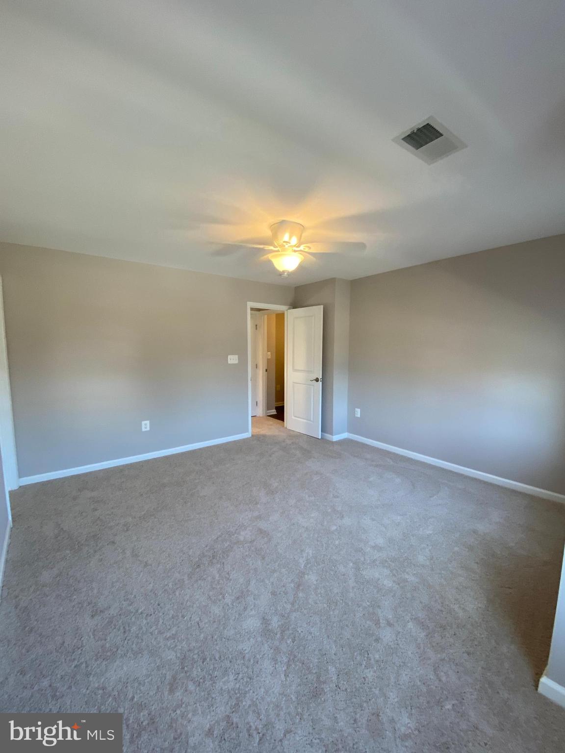 ESTATES AT LEE'S PARKE - Residential Lease