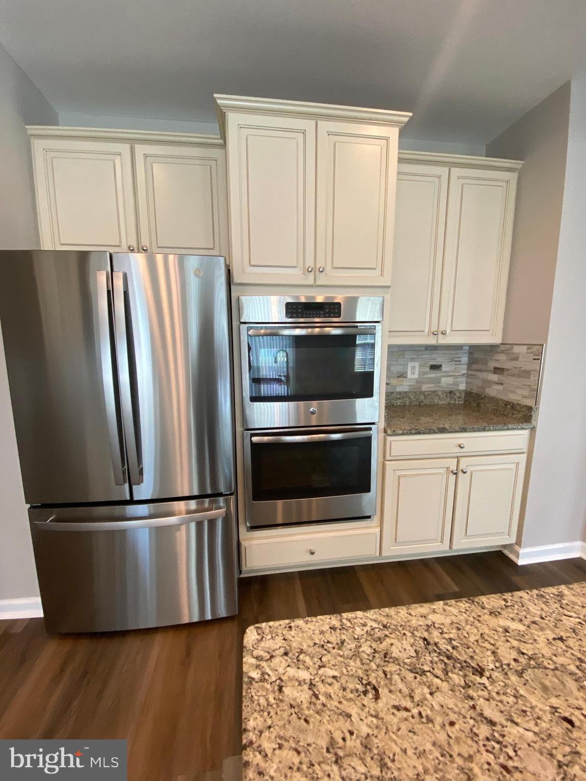 ESTATES AT LEE'S PARKE - Residential Lease