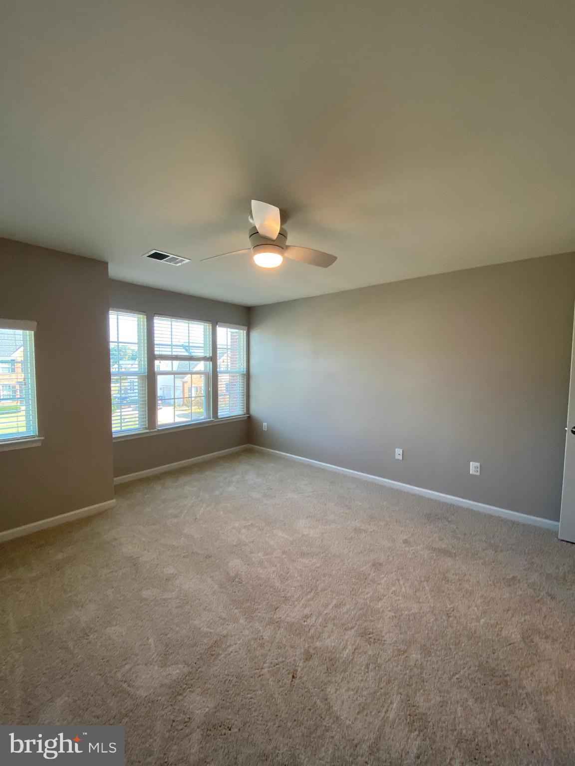 ESTATES AT LEE'S PARKE - Residential Lease