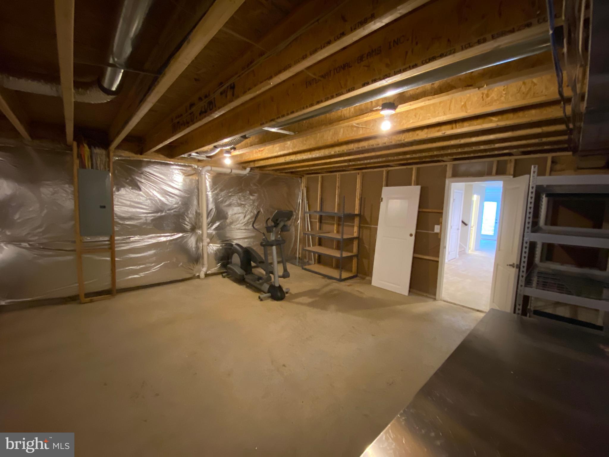 ESTATES AT LEE'S PARKE - Residential Lease