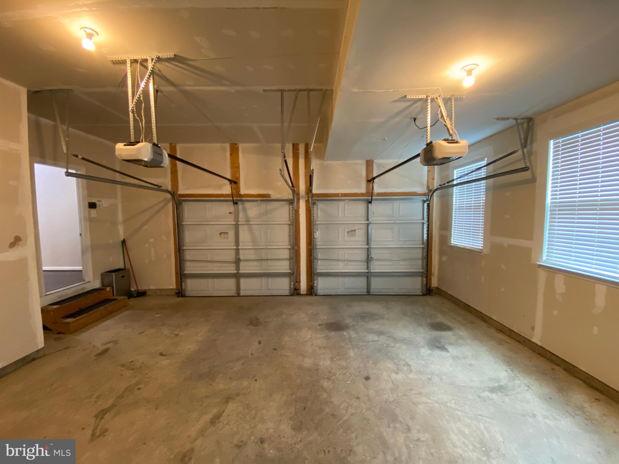 ESTATES AT LEE'S PARKE - Residential Lease