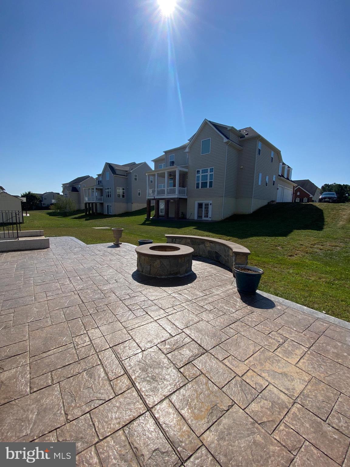 ESTATES AT LEE'S PARKE - Residential Lease