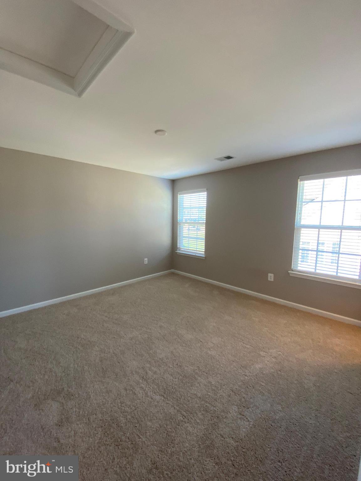 ESTATES AT LEE'S PARKE - Residential Lease