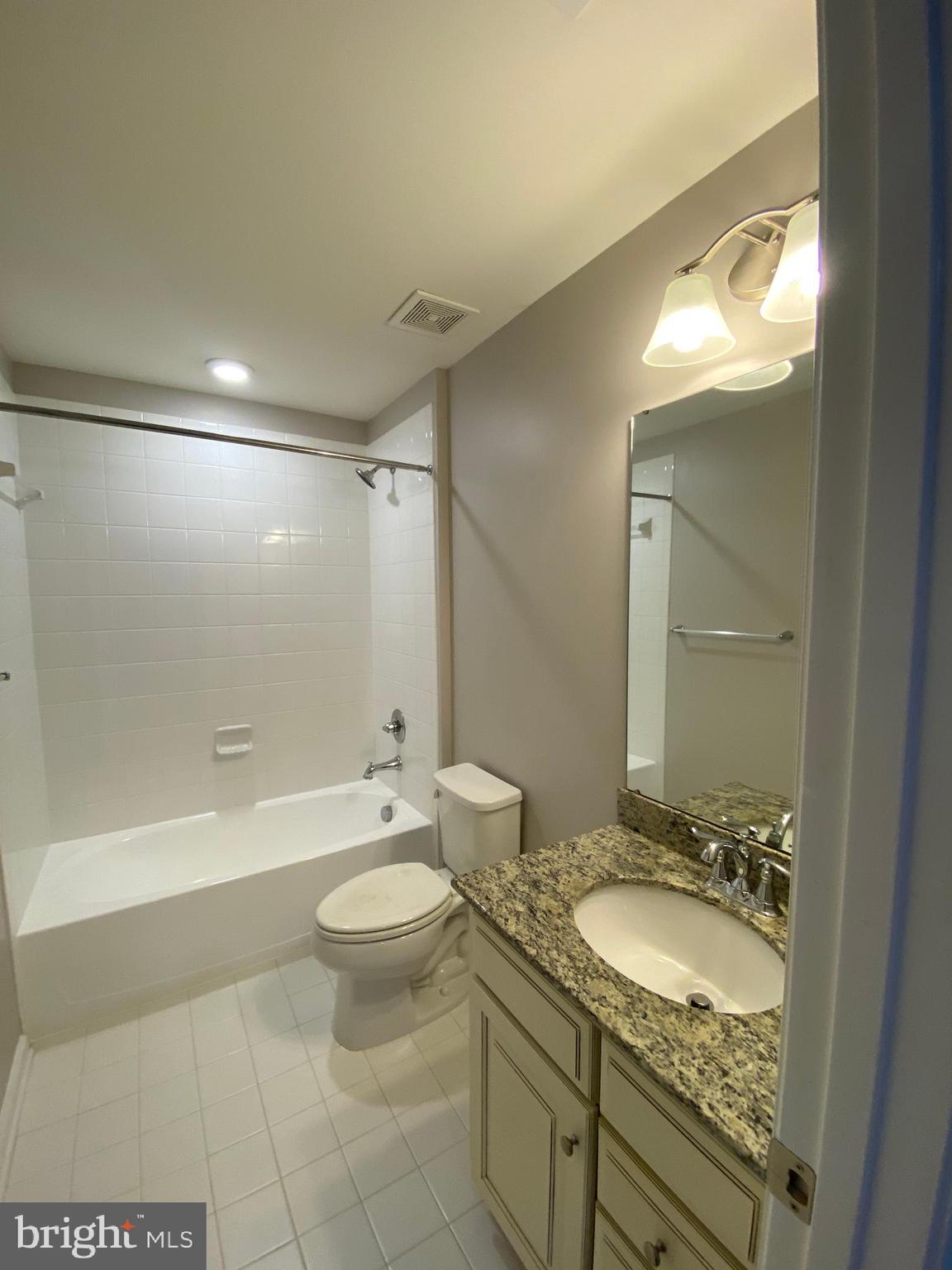 ESTATES AT LEE'S PARKE - Residential Lease