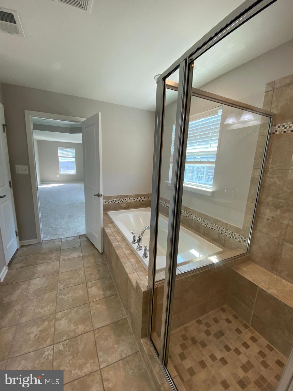 ESTATES AT LEE'S PARKE - Residential Lease