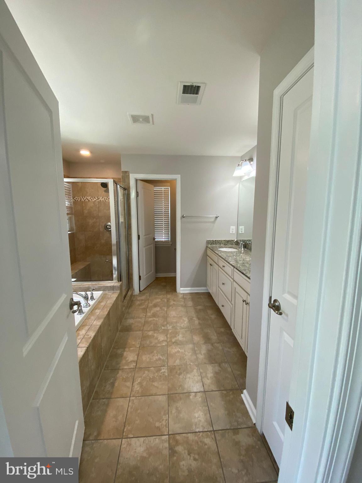 ESTATES AT LEE'S PARKE - Residential Lease