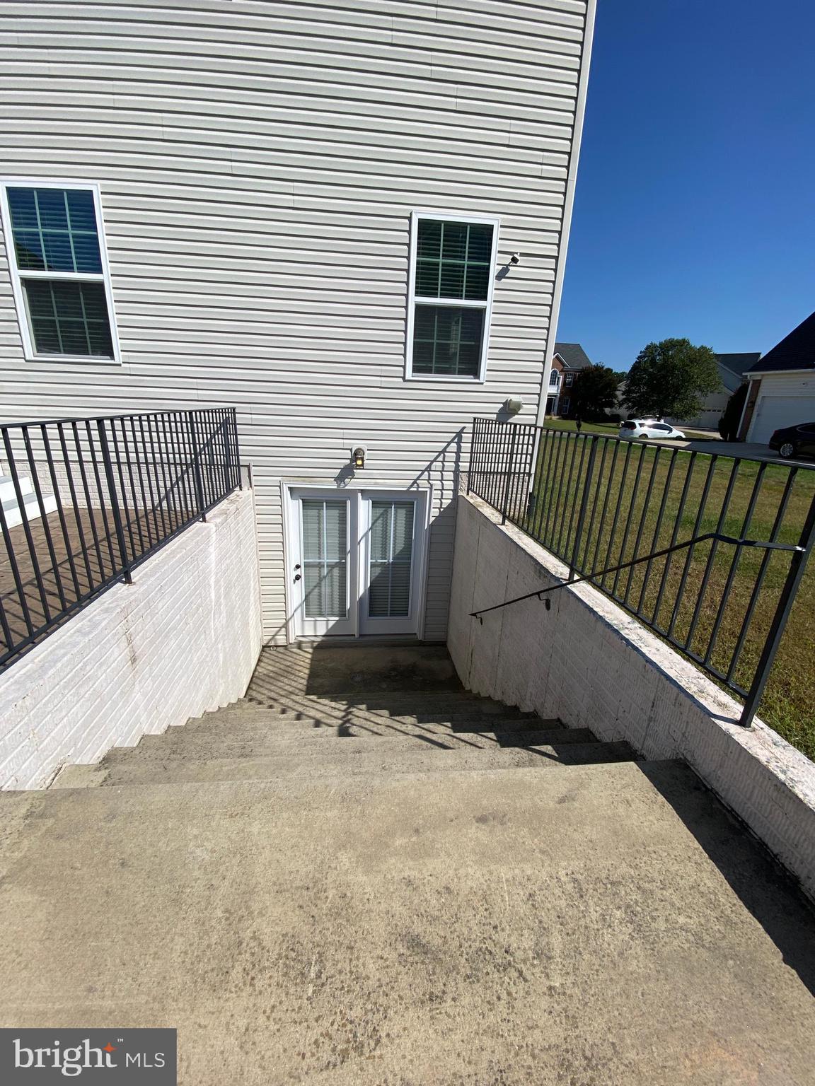 ESTATES AT LEE'S PARKE - Residential Lease