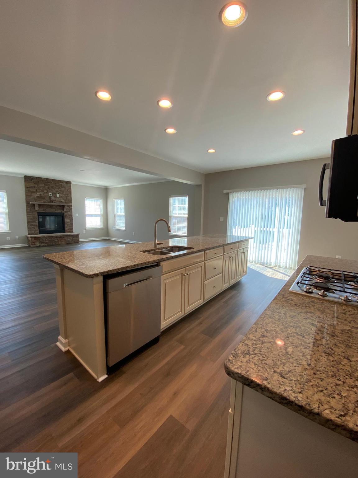 ESTATES AT LEE'S PARKE - Residential Lease