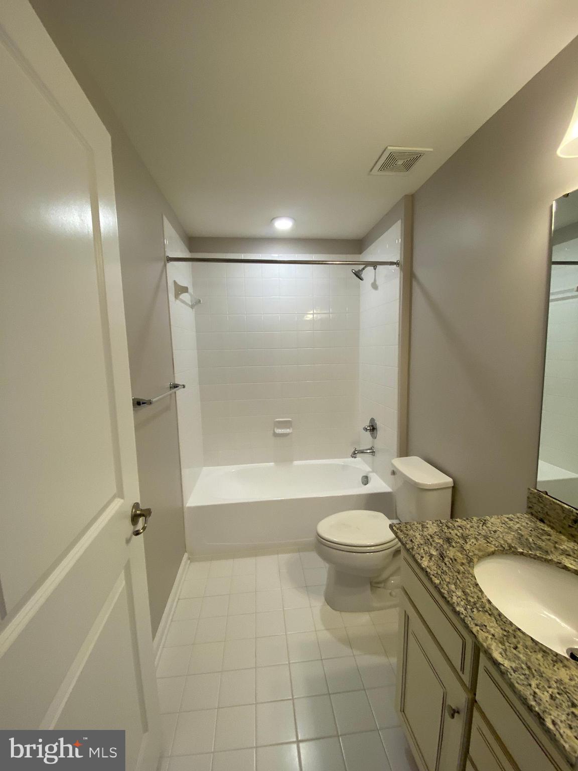 ESTATES AT LEE'S PARKE - Residential Lease