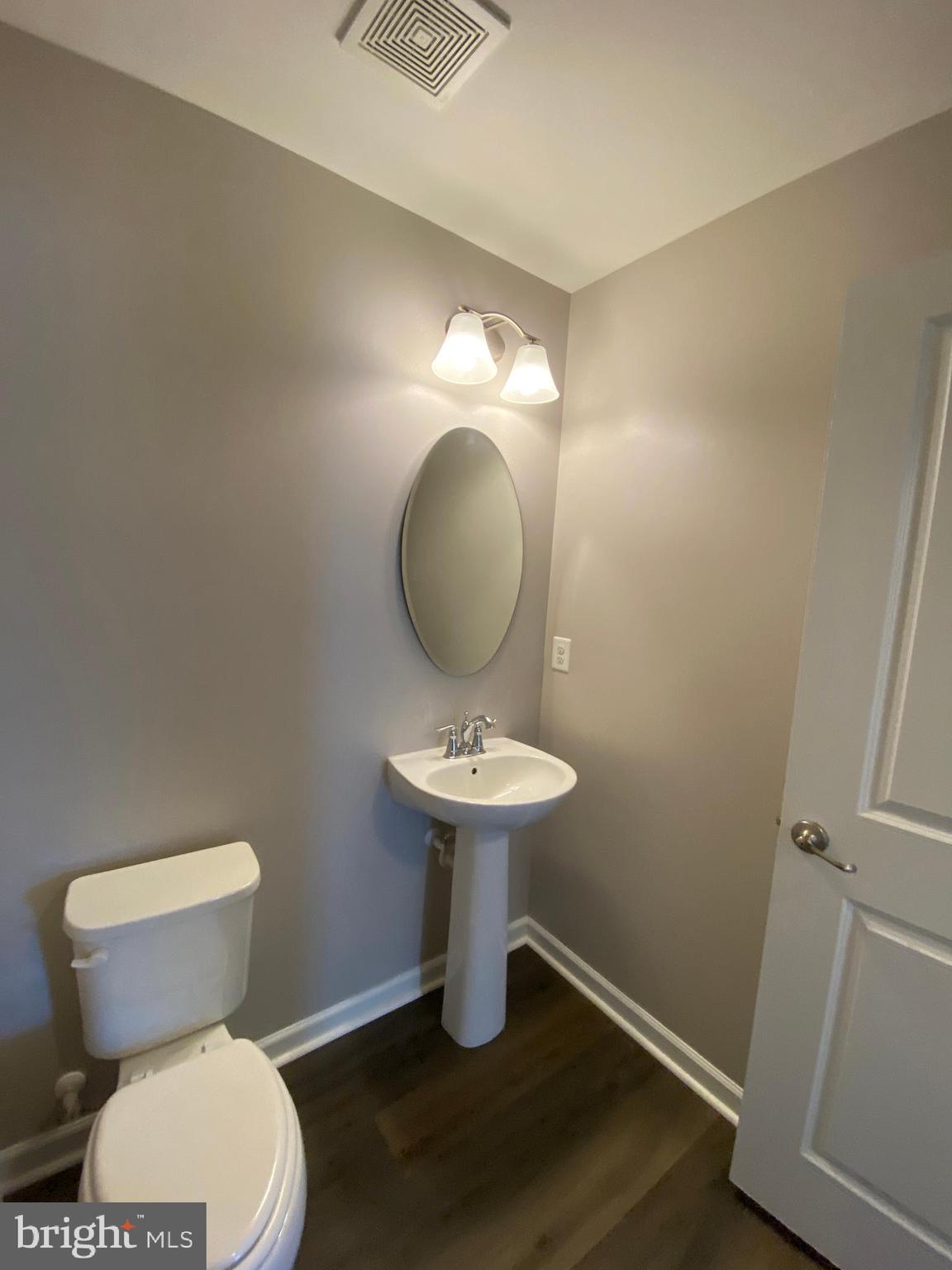 ESTATES AT LEE'S PARKE - Residential Lease