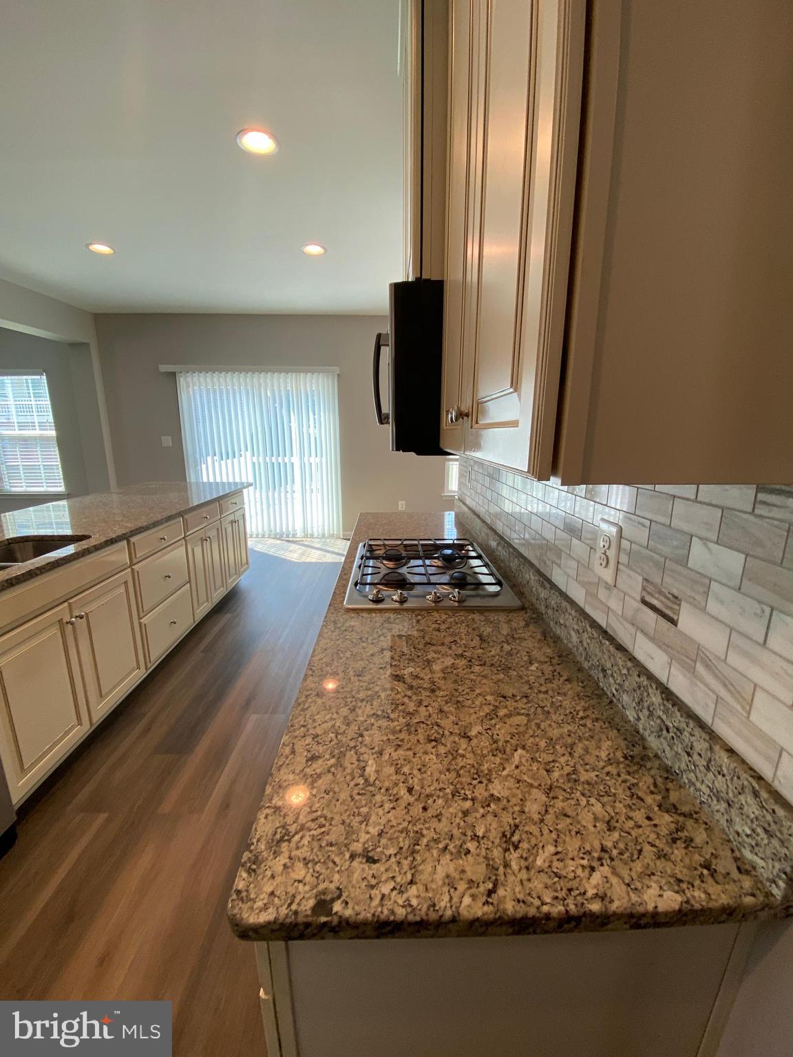 ESTATES AT LEE'S PARKE - Residential Lease