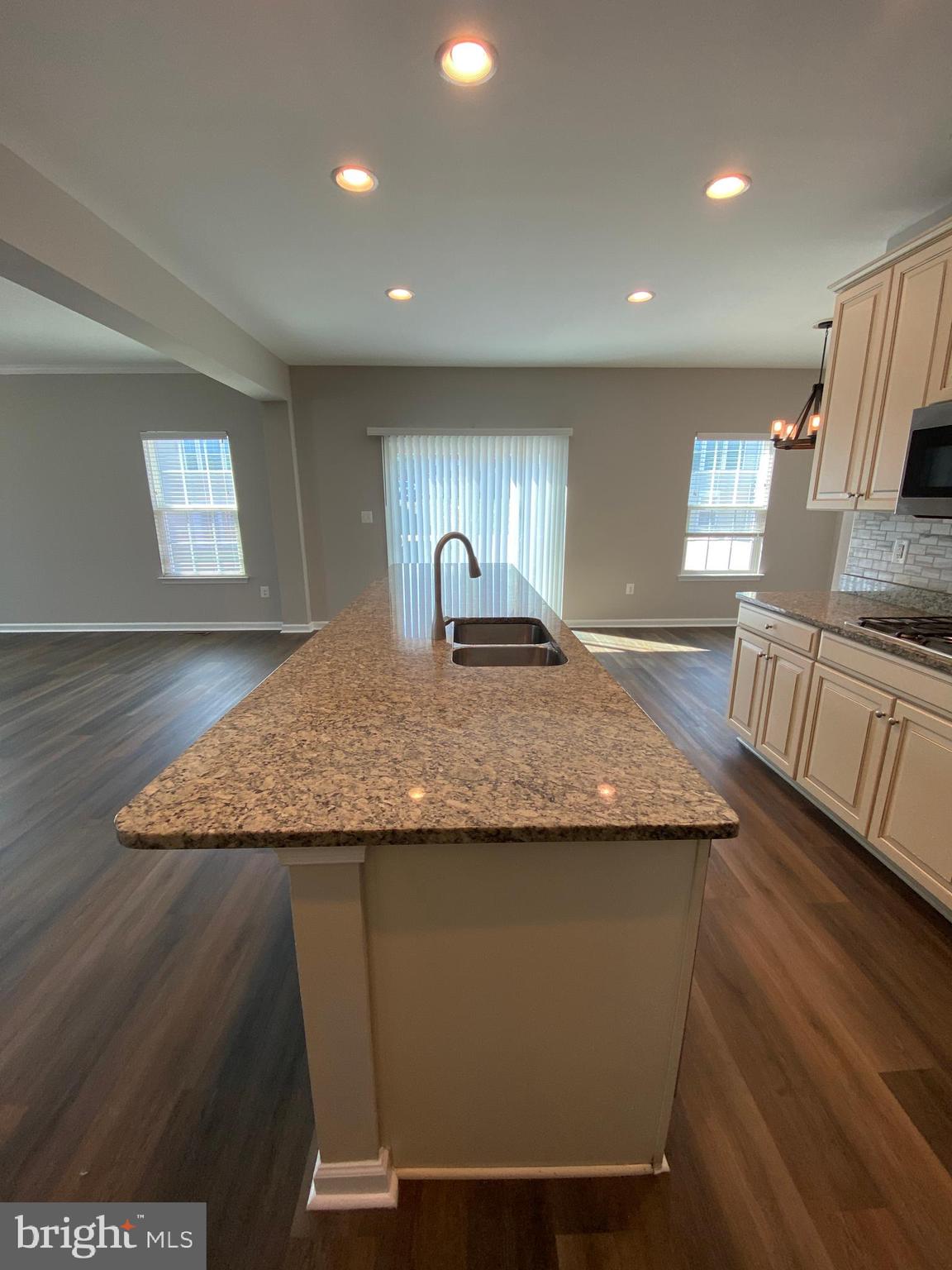 ESTATES AT LEE'S PARKE - Residential Lease