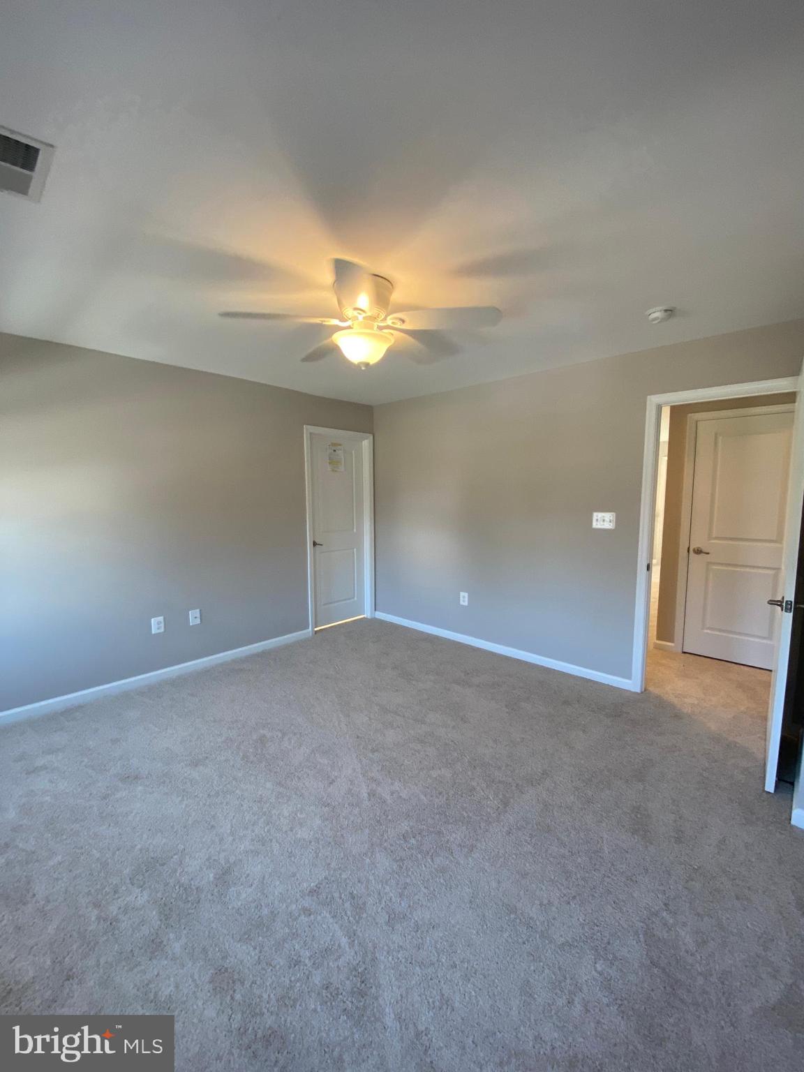 ESTATES AT LEE'S PARKE - Residential Lease