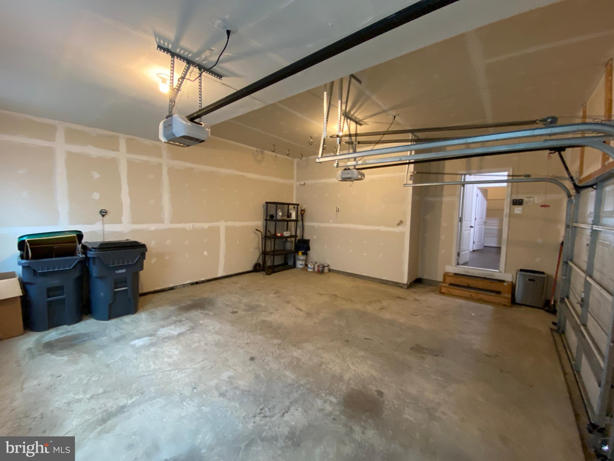 ESTATES AT LEE'S PARKE - Residential Lease