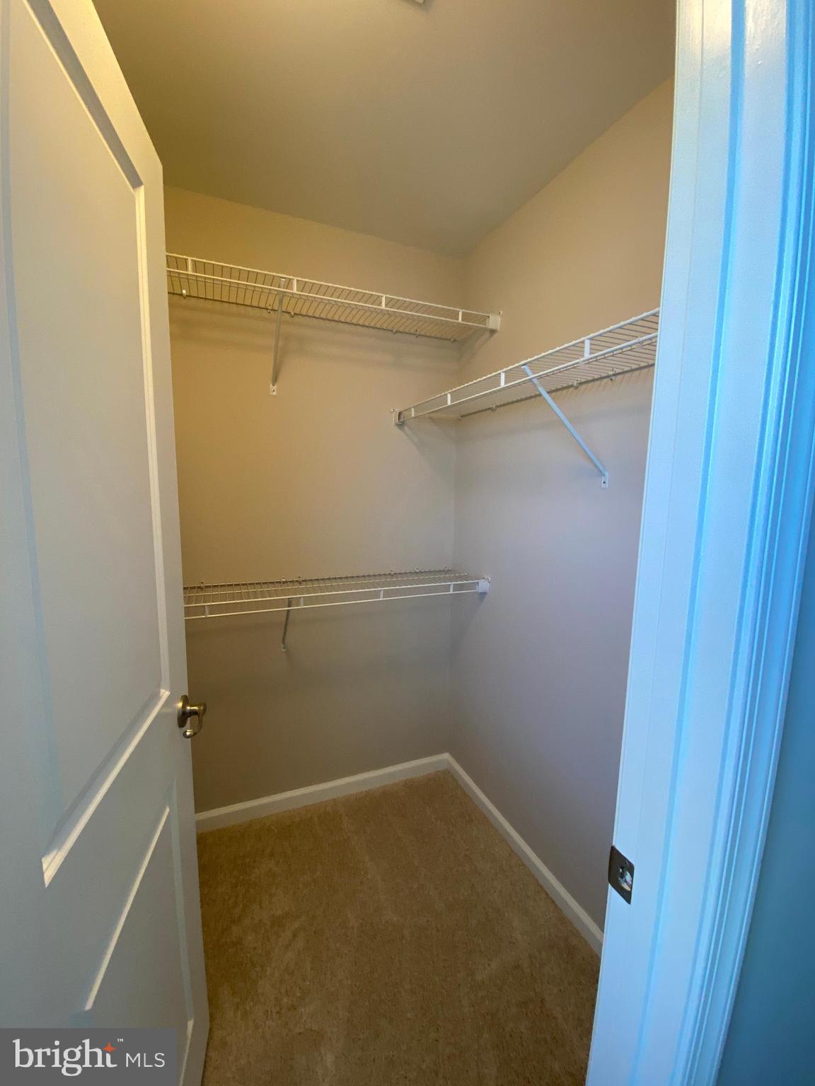 ESTATES AT LEE'S PARKE - Residential Lease